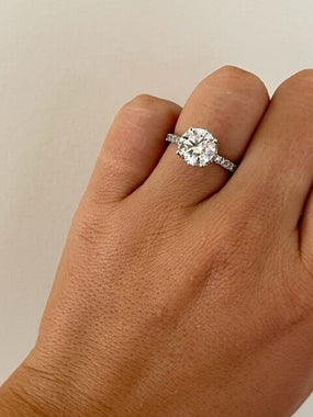 Beautiful Round Brilliant Diamond Ring