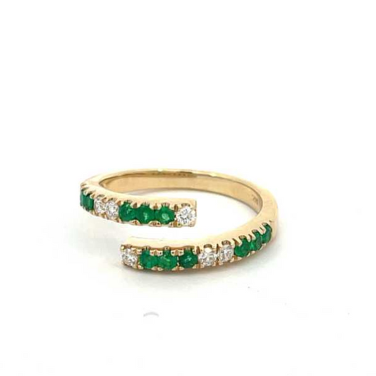 Round brilliant green emerald ring